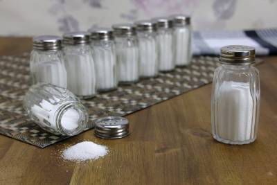 Гастроэнтеролог рассказал, сколько соли можно есть без риска для здоровья