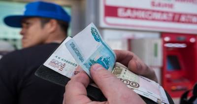 Мигранты смогут отправлять из РФ на родину деньги, взятые в кредит