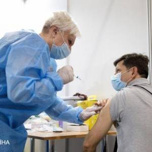 На популяризацию COVID-вакцинации в Украине выделили 25 млн гривен