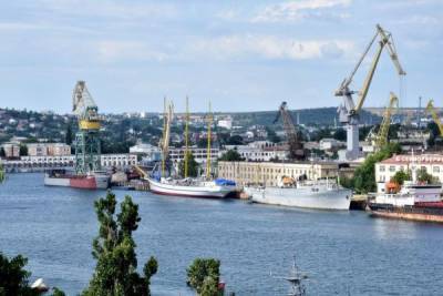 В Крыму для обслуживания выросшего парка кораблей ВМФ переоснастят «Севморзавод»