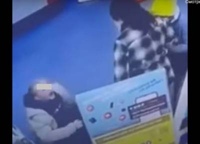 В Набережных Челнах неизвестная женщина пнула в лицо девочку в торговом центре