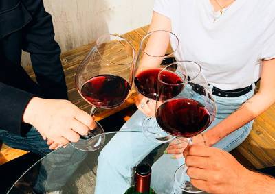 Пражский магазин LÁHVE объявил распродажу французских вин с дегустацией