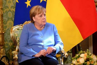 Меркель: Россия выполняет все контракты по энергоносителям