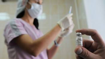 Опубликован перечень сфер, работники которых обязаны пройти вакцинацию от коронавируса