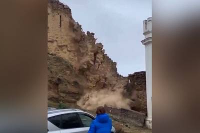 В Дагестане обрушилась стена крепости имама Шамиля
