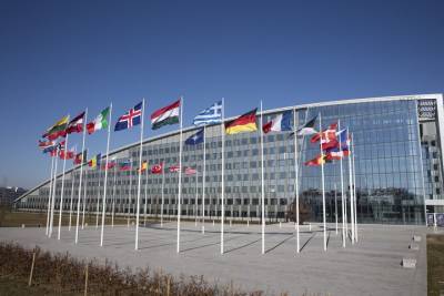 НАТО вышлет восемь российских дипломатов ответ на подозрения о враждебности