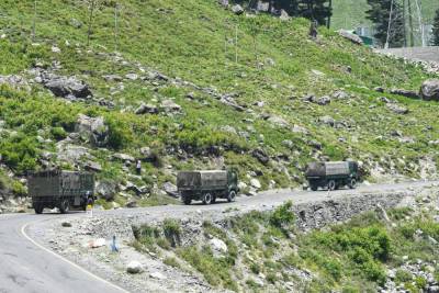 Китай и Индия наращивают войска на границе спорных территорий