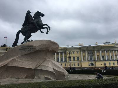 Петербуржцы спешат налюбоваться Медным всадником перед реставрацией