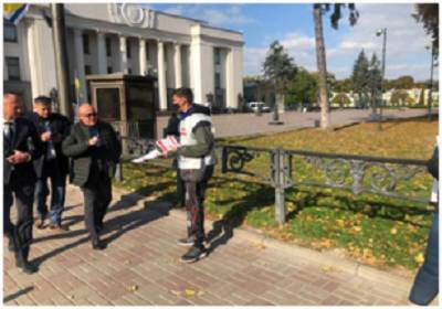 Акция по защите школ и больниц Херсона состоялась под Верховной Радой Украины