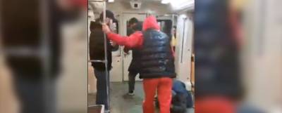 В Москве задержаны трое приезжих, которые жестоко избили мужчину на синей ветке метро