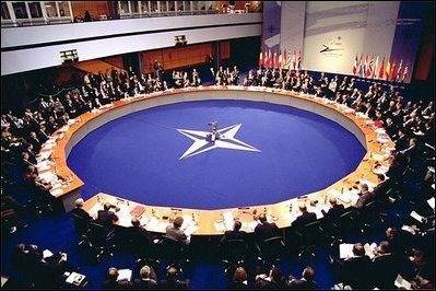 НАТО высылает из Брюсселя 8 российских дипломатов