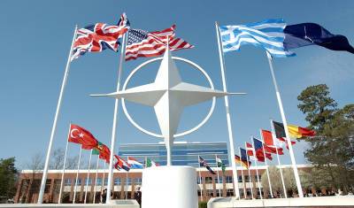 НАТО намерен выслать восемь российских дипломатов
