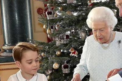 Кейт Миддлтон - королева Елизавета - принц Джордж - Уильям - Королева начала готовить сына Кейт Миддлтон к роли будущего короля - skuke.net