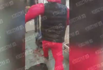 Зверское избиение мужчины в московском метро попало на видео
