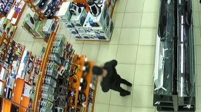 В Пензе кража из магазина цифровой техники попала на камеры