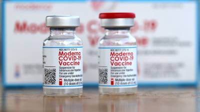 Швеция и Дания не будут делать прививки вакциной Moderna молодежи