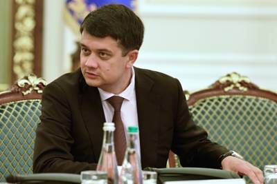 Спикер Рады обвинил главу партии Зеленского в шантаже