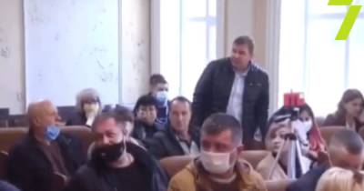 Под Одессой депутат горсовета возмутился раздачей земли АТОшникам (видео)