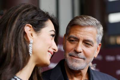 Джордж Клуни - Брюс Уэйн - Амаль Клуни - Джордж Клуни рассказал, какой свой фильм запретил смотреть жене - sharij.net