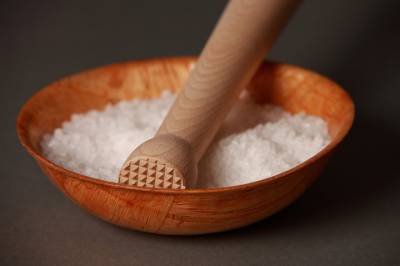 Диетолог назвала главную пользу соли