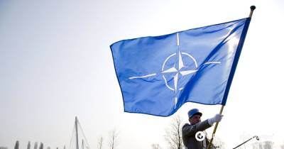 НАТО высылает российских сотрудников при Альянсе из-за враждебной деятельности