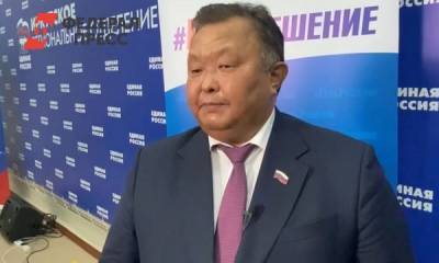 Кузьма Алдаров стал третьим единороссом, который отказался от депутатского мандата