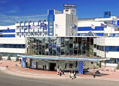 Из-за сбоя на заводе «Балтика» в Петербурге в банках оказалась вода вместо пива