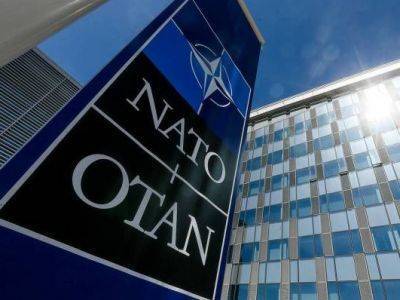 НАТО высылает 8 российских дипломатов из-за подозрений РФ в убийствах и шпионаже