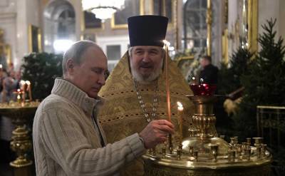 Россияне стали меньше доверять президенту, армии, спецслужбам и церкви