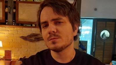 Блогера Илью Мэддисона задержали за пьяный дебош после суда над Юрием Хованским