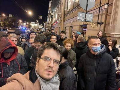 В Петербурге блогера Илью Мэддисона задержали за «пьяный дебош на вокзале»
