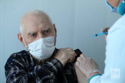 Пожилых татарстанцев призвали привиться от коронавируса