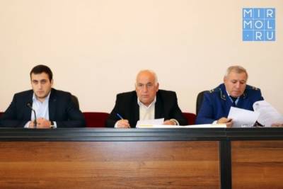 Внесение изменений в бюджет и другие актуальные вопросы обсудили на сессии депутатов Кайтагского районного Собрания