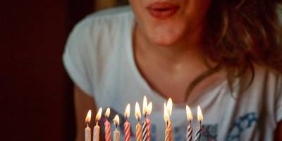 Россияне не любят отмечать свой день рождения, но все равно его празднуют