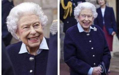 Королева Елизавета II появилась на публике в уютном осеннем образе (ФОТО)