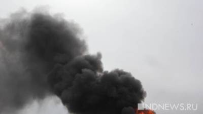 В Екатеринбурге сгорел автосервис с машинами
