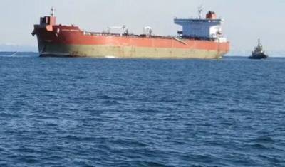 Два человека пострадали при воспламенении паров нефти на танкере в Иркутской области