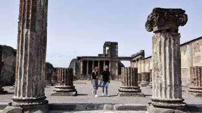 Руководство музея в Помпеях бьет тревогу из-за алчных туристов