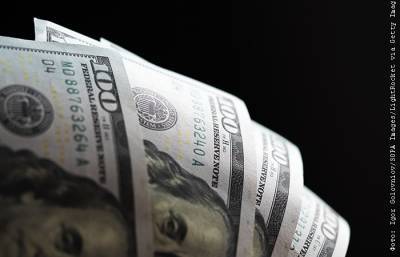 Доллар опустился на торгах МосБиржи ниже 72 руб. впервые с 16 июня