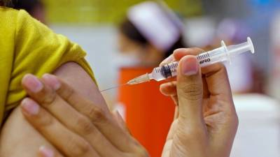 Европейские страны приостановили прививки молодежи Moderna. Вызывает воспаление сердца