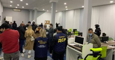 Обманули иностранцев на $75 млн: в Украине разоблачили международную преступную организацию