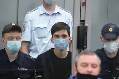 Суд продлил арест устроившему стрельбу в казанской школе 19-летнему россиянину