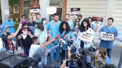 Тысячи израильских медиков уволились в знак протеста против условий труда