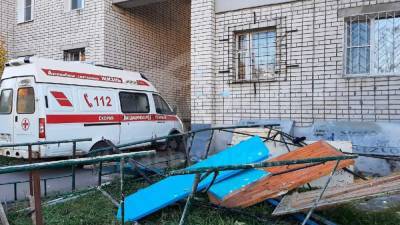 Рабочий упал со строительных лесов во время утепления фасада в Дзержинске