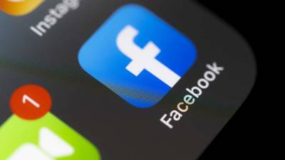 Суд направил приставам распоряжение о взыскании с Facebook штрафов на 26 млн руб.