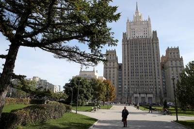 Москва готовит ответ на решение НАТО о высылке российских дипломатов