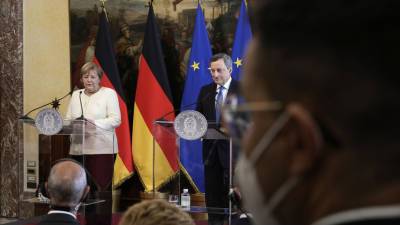 Драги и Меркель обсудили кризис в Афганистане в ходе встречи