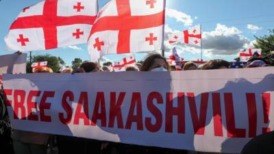 У тюрьмы, где находится Саакашвили, проходят митинги