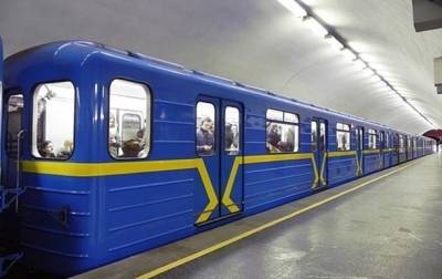 В Киеве остановили ветку метро из-за самоката