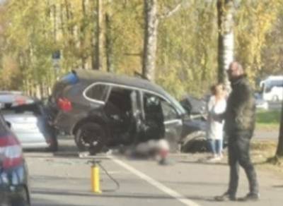 В Павловске произошло серьезное столкновение кроссовера с легковым автомобилем